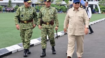 Panglima TNI Dampingi Presiden RI pada Presidential Inspection HUT ke-80 TNI di Teluk Jakarta