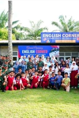 Danpuslatpur Resmikan Grand Opening English Corner di Puslatpur